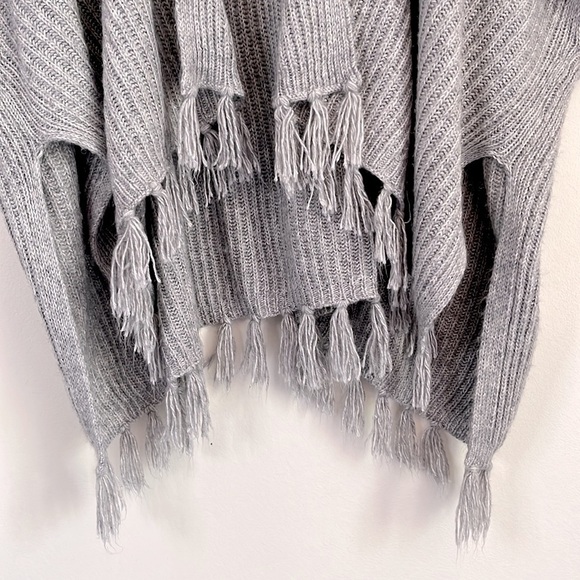 American Eagle Fringe Hem Knit Oversized Cardigan - Picture 6 of 8